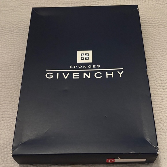 Givenchy Blue and Green Towel Set - Picture 4 of 4